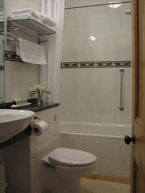 Gwrach Ynys Country Guest House Гарлек Номер фото
